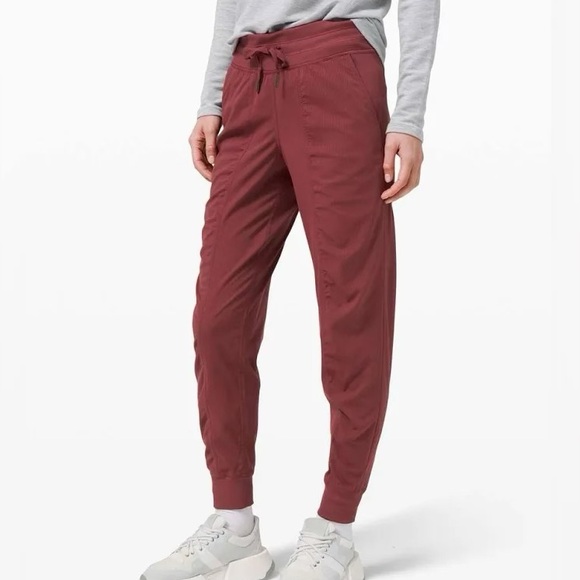 Lululemon Joggers in Garnet Wine size 4!! - Picture 4 of 6